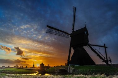 Gün batımında Zandwijkse Molen