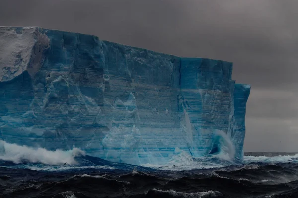 Iceberg Tabular Gigante en el Mar Anártico de Weddell —  Fotos de Stock