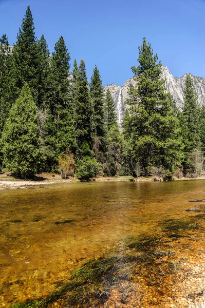 Río Merced en el Valle de Yosemite —  Fotos de Stock