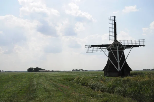 Friesland içinde yel değirmeni — Stok fotoğraf