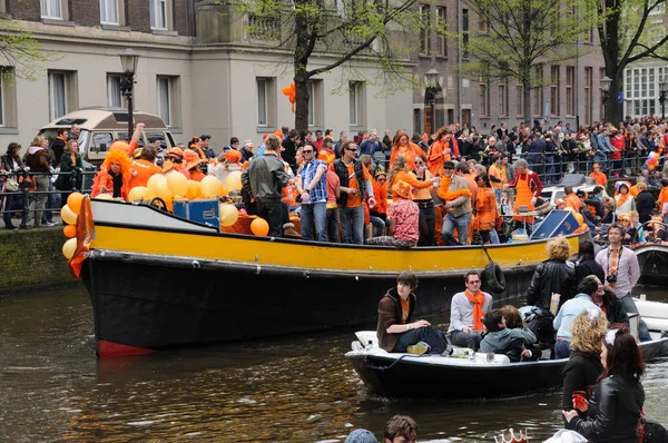 Kanaal verkeer op Koninginnedag — Stockfoto