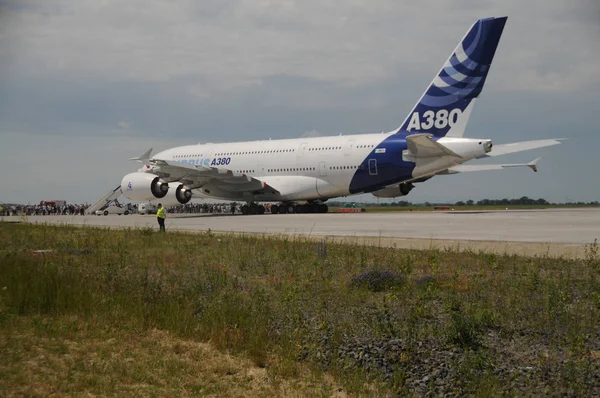 Airbus a380 demo flug auf der ila berlin — Stockfoto