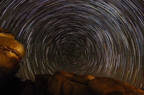 Star Trail πέρα από εθνικό πάρκο Joshua Tree — Φωτογραφία Αρχείου