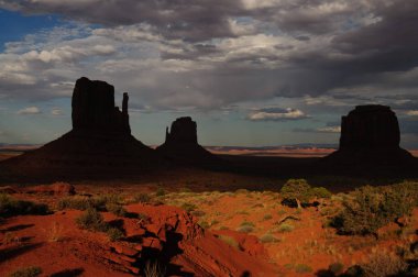 gün batımında anıt Vadisi