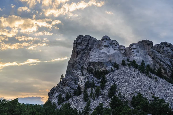 Mount Rushmore akşam ışık — Stok fotoğraf