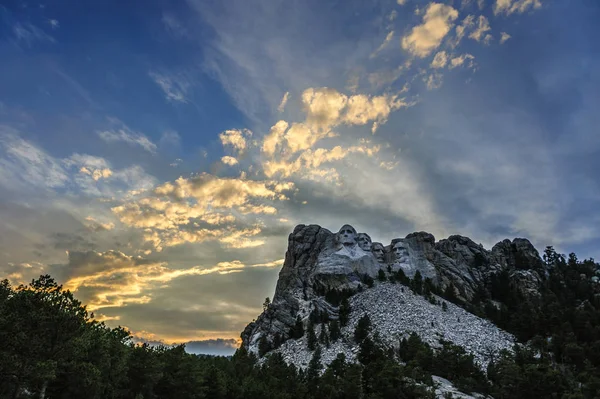 Mount Rushmore az esti fényben — Stock Fotó