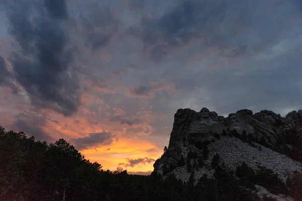 Monte Rushmore na luz da noite — Fotografia de Stock