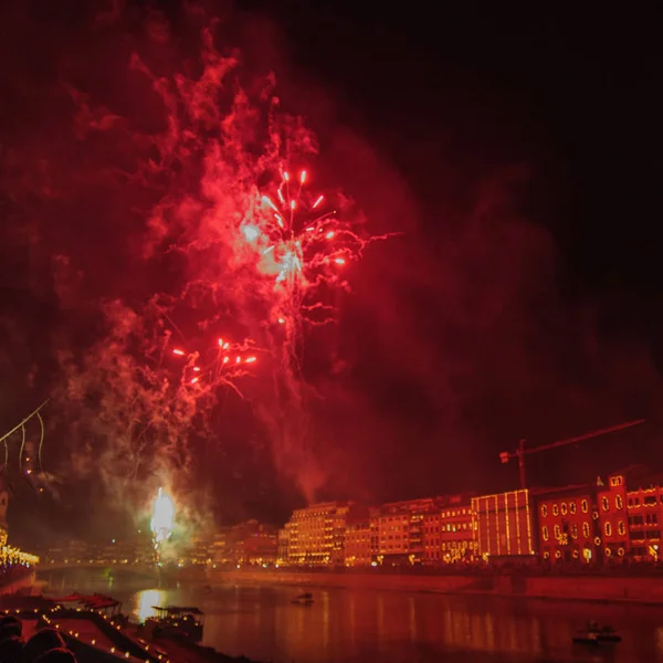 Tűzijáték alatt a Luminara fesztivál — Stock Fotó