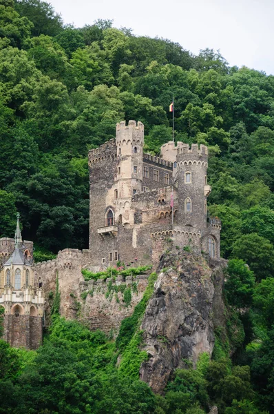 Castillo en el valle del Rin — Foto de Stock