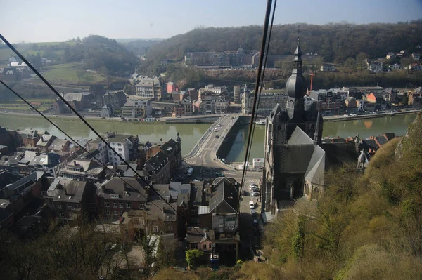 Dinant desde el otro lado del río Muese — Foto de Stock