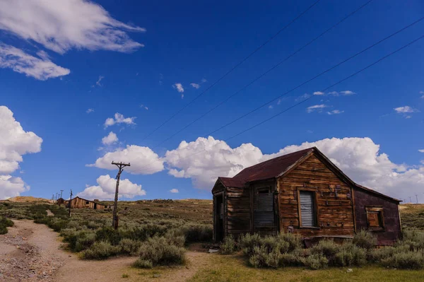 Casas arruinadas en un pueblo fantasma americano — Foto de Stock