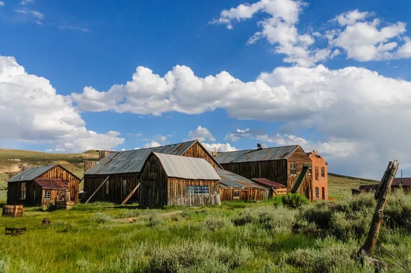 Casas arruinadas em uma cidade fantasma americana — Fotografia de Stock