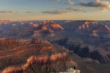 Grand Canyon üzerinde gündoğumu