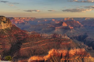 Grand Canyon üzerinde gündoğumu