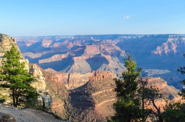 Grand Canyon üzerinde gündoğumu