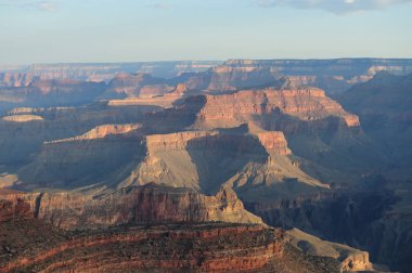 Grand Canyon üzerinde gündoğumu