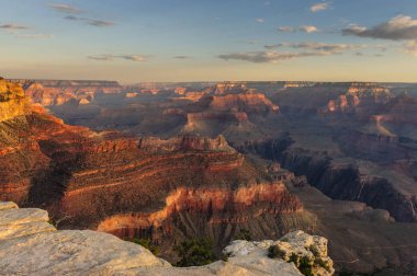 Grand Canyon üzerinde gündoğumu