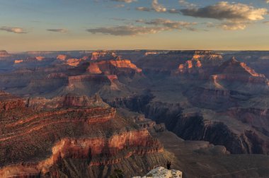 Grand Canyon üzerinde gündoğumu