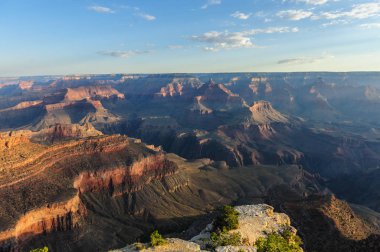 Grand Canyon üzerinde gündoğumu