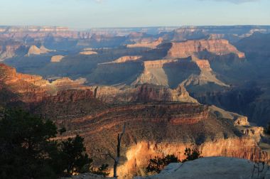 Grand Canyon üzerinde gündoğumu