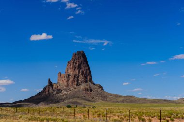 El Capitan veya Monument Valley yakınındaki Agathla tepe