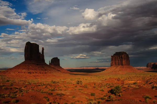 gün batımında anıt Vadisi