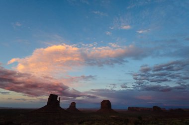 gün batımında anıt Vadisi
