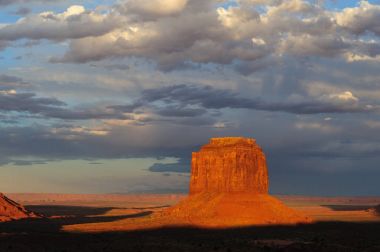 gün batımında anıt Vadisi