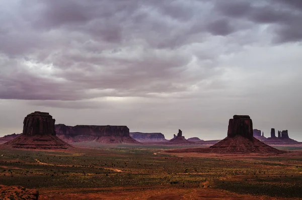 Monument Valley em um dia nublado — Fotografia de Stock