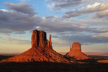 gün batımında anıt Vadisi