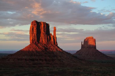 gün batımında anıt Vadisi