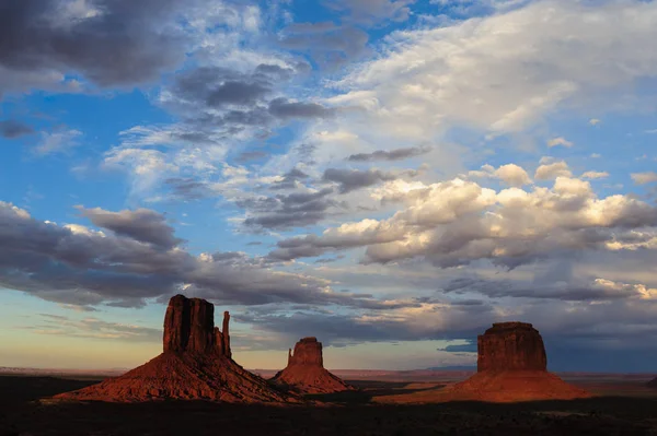 gün batımında anıt Vadisi
