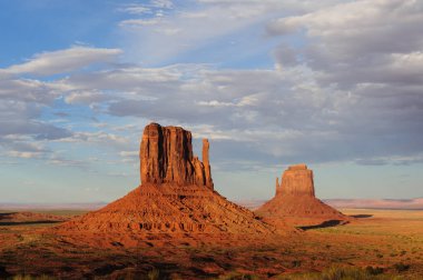 gün batımında anıt Vadisi