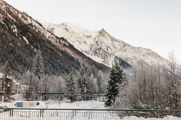 Chamonix de Mont Blanc nevoso in un giorno di Natale — Foto Stock