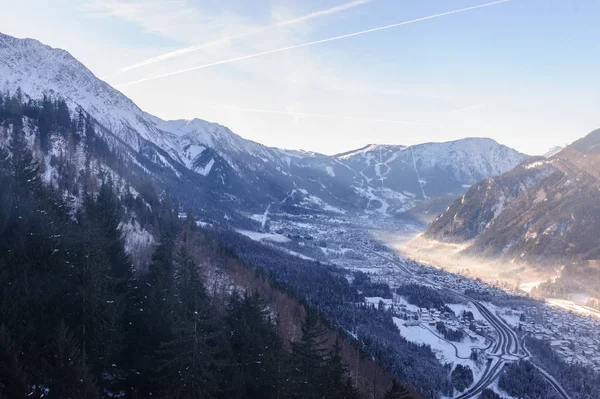 Mont Blanc güneşli bir kış Afernoon üzerinde — Stok fotoğraf