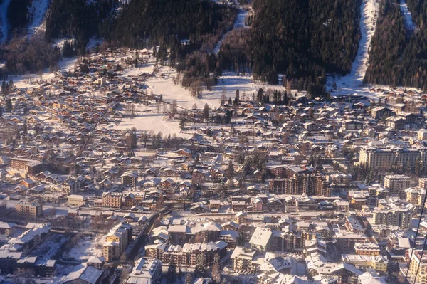 Mont Blanc em uma tarde ensolarada de inverno — Fotografia de Stock