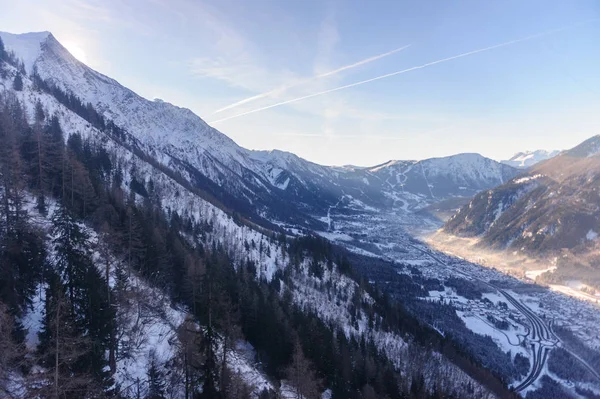 Mont Blanc güneşli bir kış Afernoon üzerinde — Stok fotoğraf