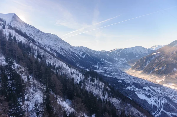 Mont Blanc güneşli bir kış Afernoon üzerinde — Stok fotoğraf