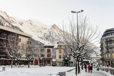 Bir Noel günü karlı Chamonix de Mont Blanc