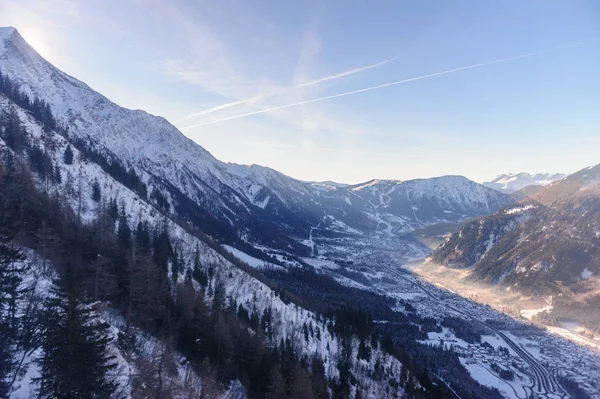 Mont Blanc güneşli bir kış Afernoon üzerinde — Stok fotoğraf