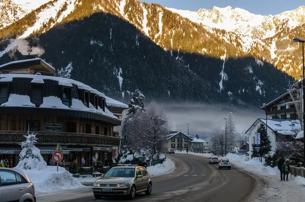Besneeuwde Chamonix de Mont Blanc op een kerstdag — Stockfoto