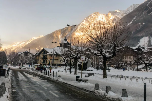 Chamonix de Mont Blanc nevado em um dia de Natal — Fotografia de Stock