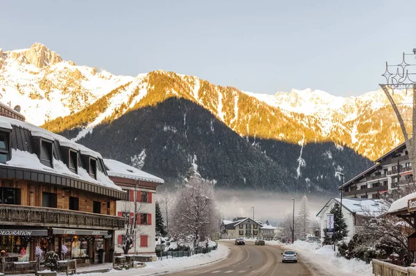 Besneeuwde Chamonix de Mont Blanc op een kerstdag — Stockfoto