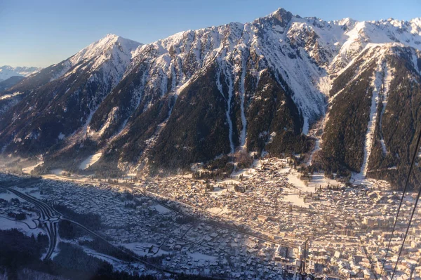 Mont Blanc em uma tarde ensolarada de inverno — Fotografia de Stock