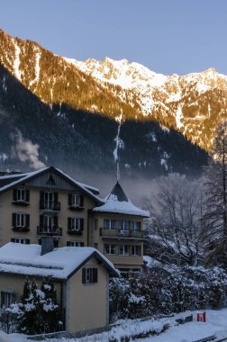 Bir Noel günü karlı Chamonix de Mont Blanc