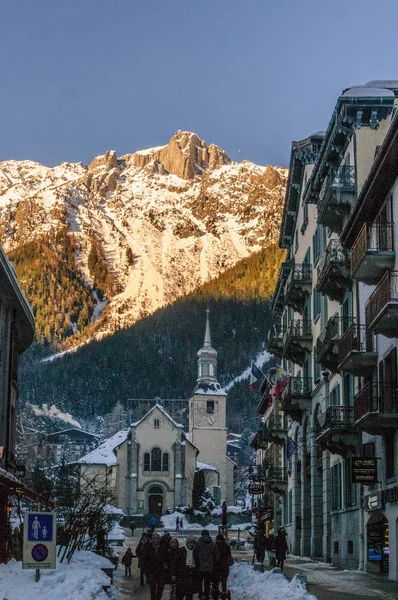 Besneeuwde Chamonix de Mont Blanc op een kerstdag — Stockfoto