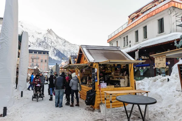 Besneeuwde Chamonix de Mont Blanc op een kerstdag — Stockfoto