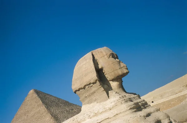 Die großen pyramiden bei giza — Stockfoto