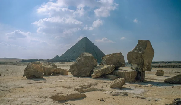 Τις μεγάλες πυραμίδες στη Γκίζα — Φωτογραφία Αρχείου