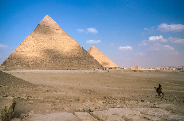 Die großen pyramiden bei giza — Stockfoto